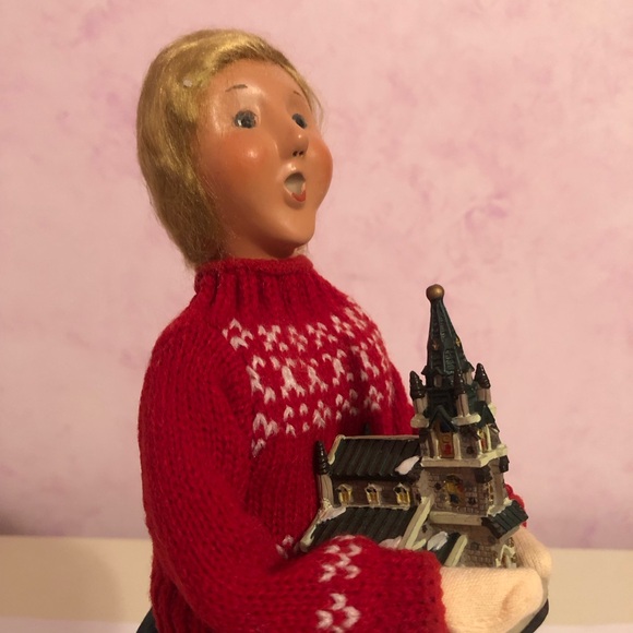 Byers choice caroler Lady with church - Picture 8 of 10